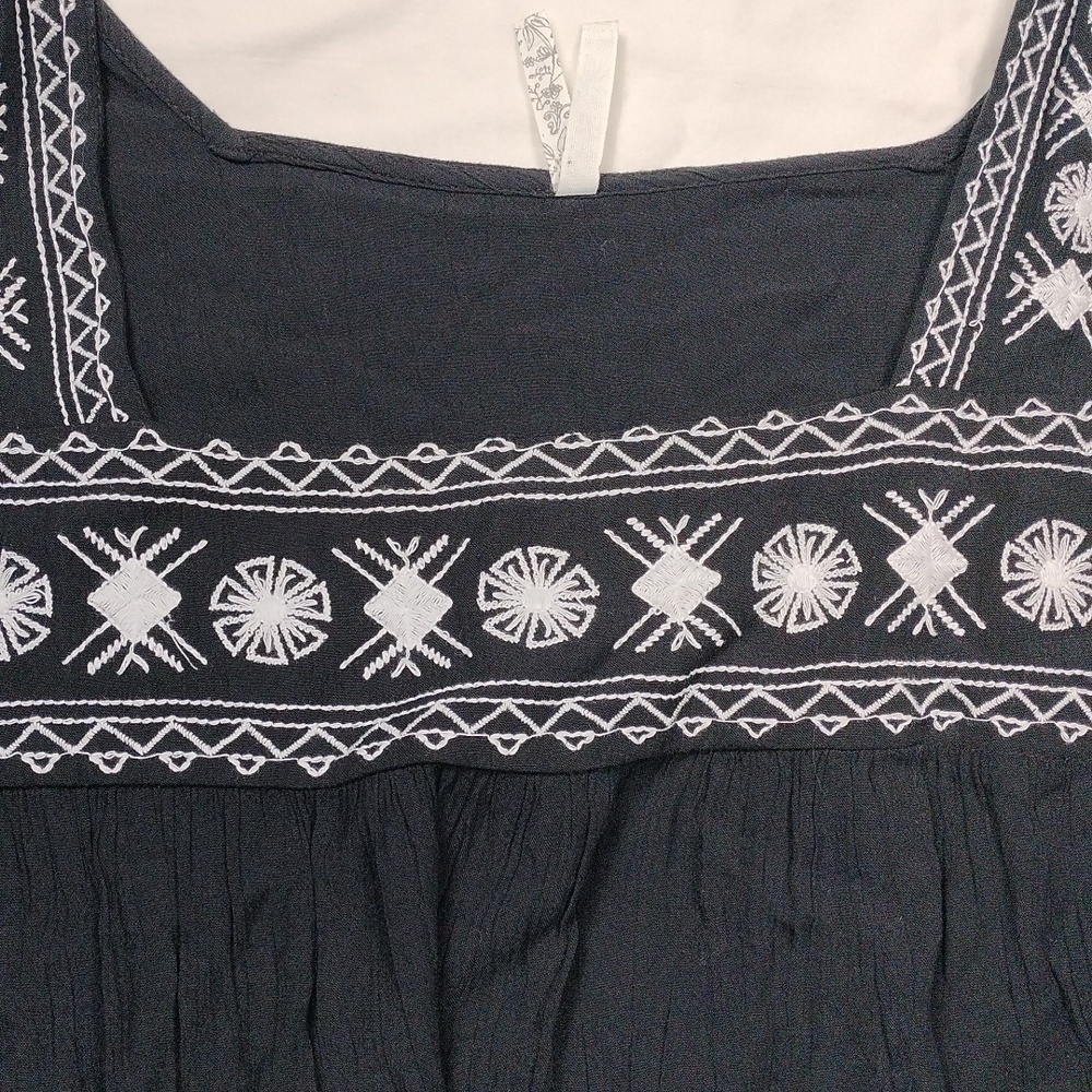 Mudd women's embroidered short sleeved top size XL - Picture 3 of 12